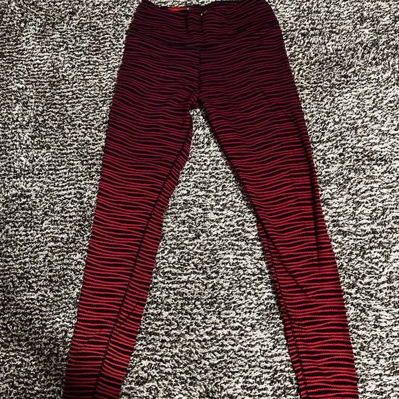 Red and black ombré Nike leggings size medium. Gently used. - Picture 4 of 7